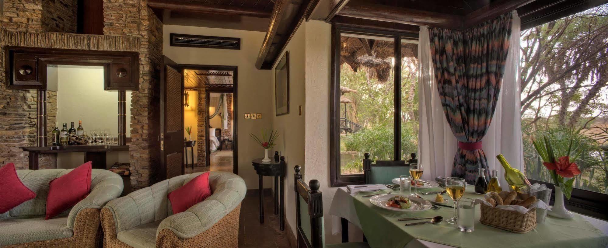 Sarova Shaba Game Lodge Archers Post Esterno foto